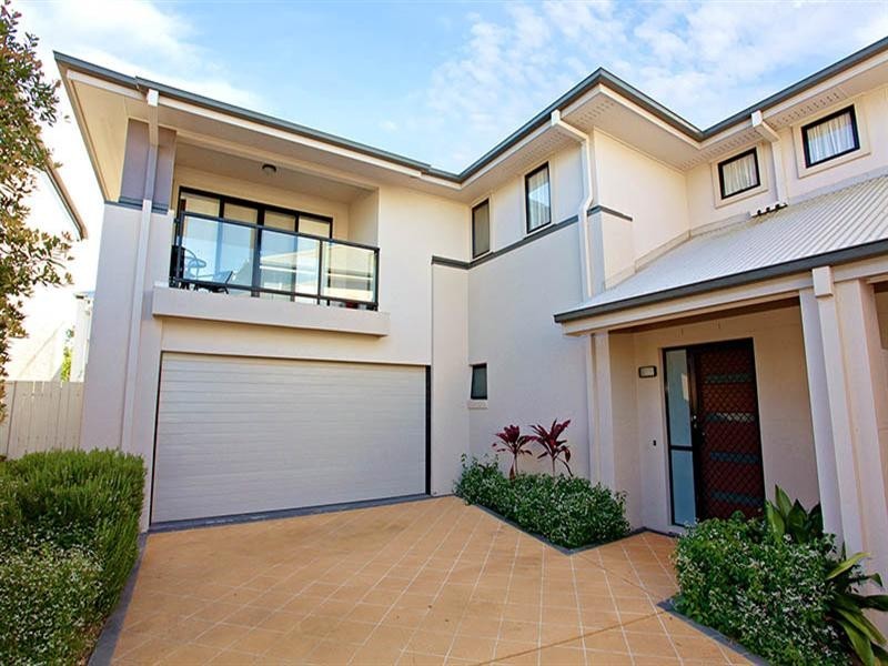 18 Augusta Crescent, Mount Ommaney QLD 4074