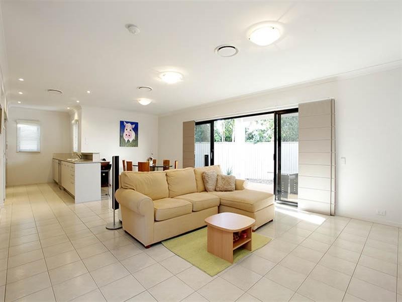 18 Augusta Crescent, Mount Ommaney QLD 4074