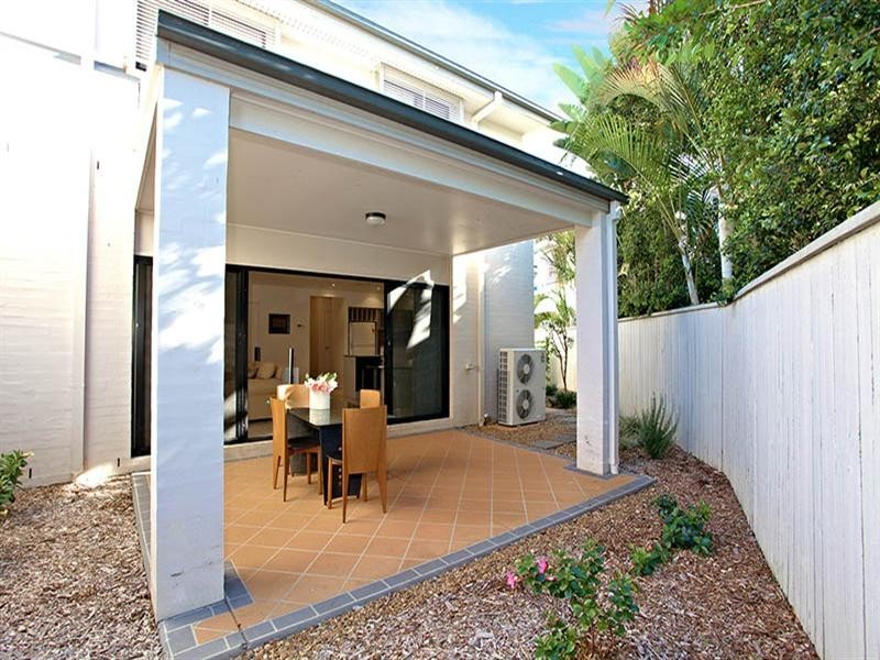 18 Augusta Crescent, Mount Ommaney QLD 4074