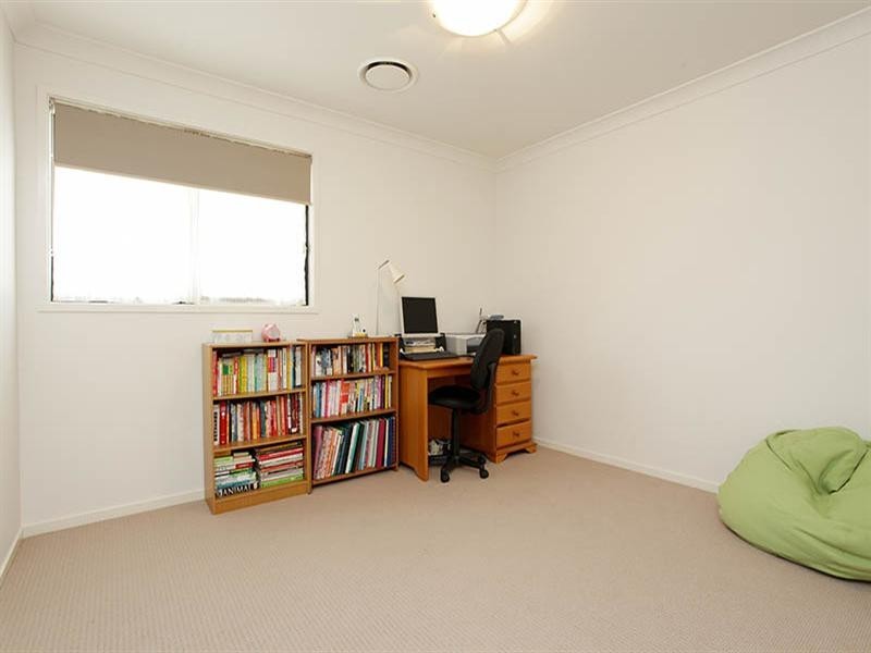 18 Augusta Crescent, Mount Ommaney QLD 4074