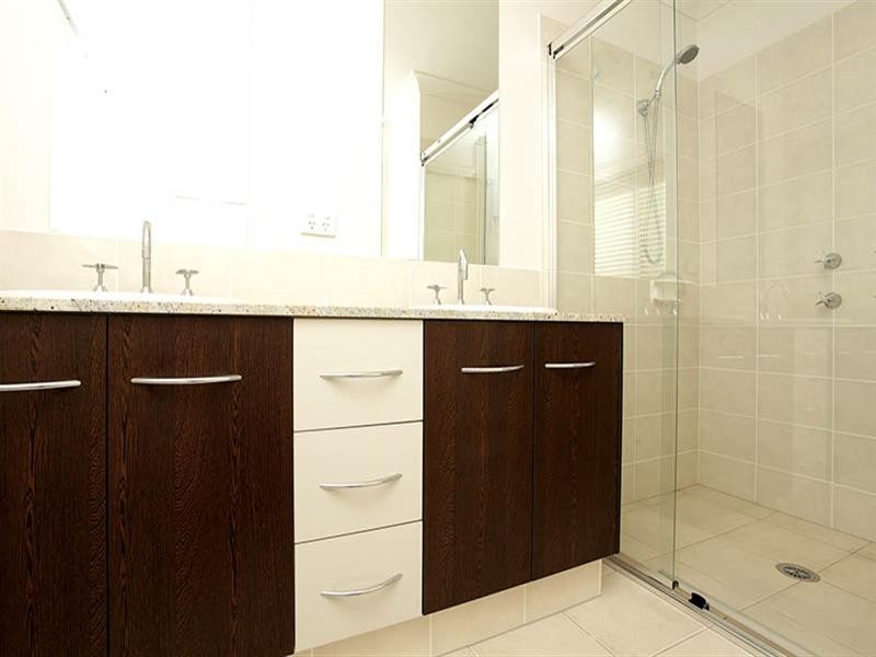 18 Augusta Crescent, Mount Ommaney QLD 4074