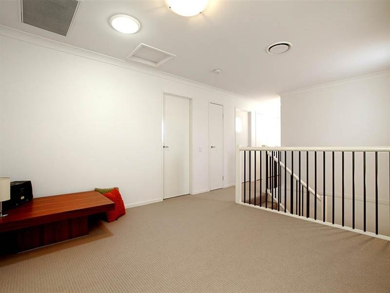 18 Augusta Crescent, Mount Ommaney QLD 4074