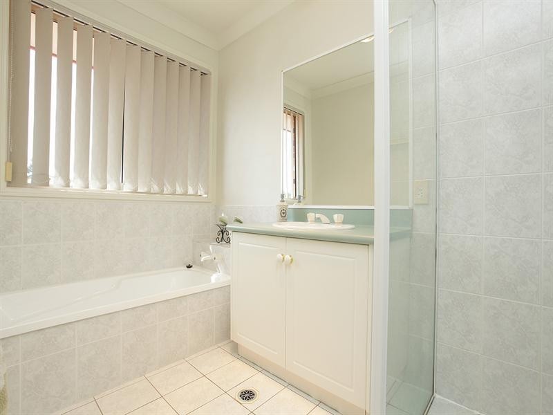 12 Lucinda Close, Sinnamon Park QLD 4073