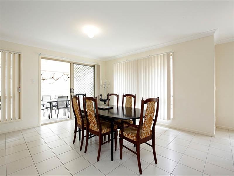 8 Eloise Place, Sumner QLD 4074