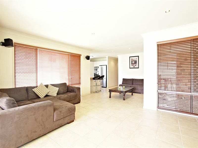 74 Dewsbury Street, Middle Park QLD 4074