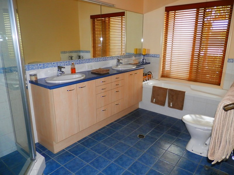 Sinnamon Park QLD 4073