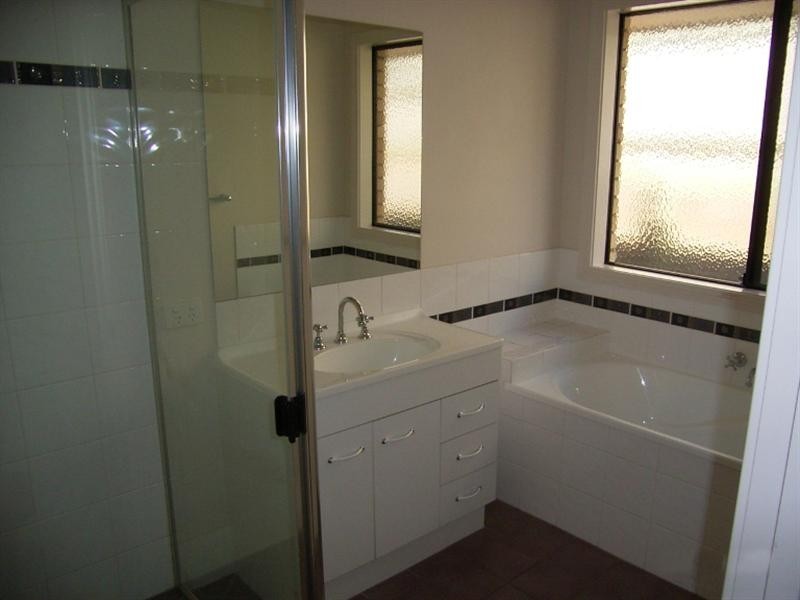 4 Piccadilly Place, Forest Lake QLD 4078