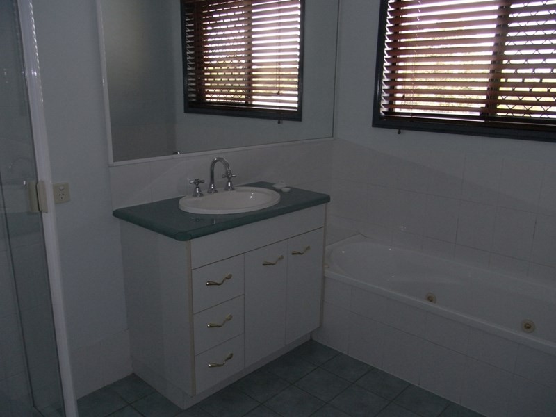 Seventeen Mile Rocks QLD 4073