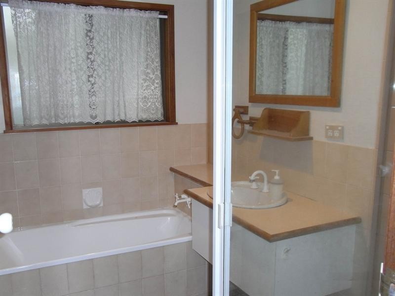 Seventeen Mile Rocks QLD 4073