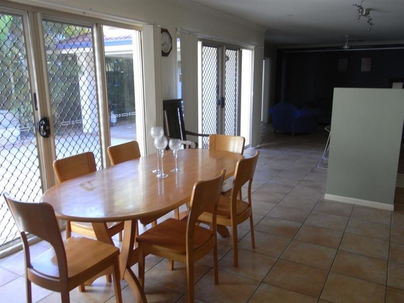 Seventeen Mile Rocks QLD 4073