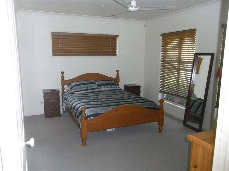 Seventeen Mile Rocks QLD 4073