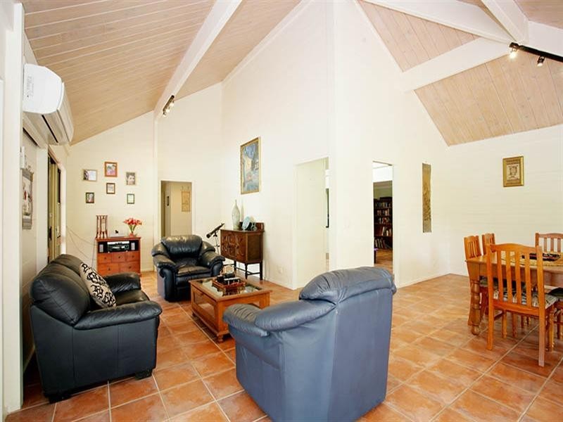 2 Chisholm Court, Mount Ommaney QLD 4074