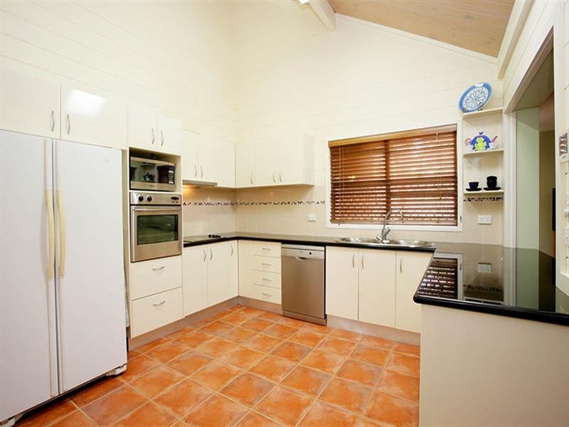 2 Chisholm Court, Mount Ommaney QLD 4074