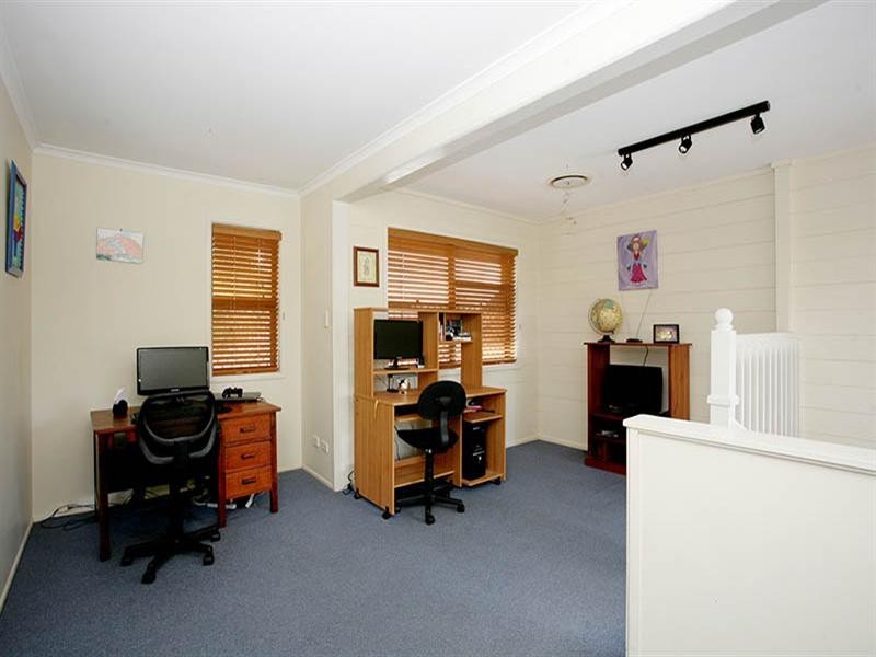 2 Chisholm Court, Mount Ommaney QLD 4074