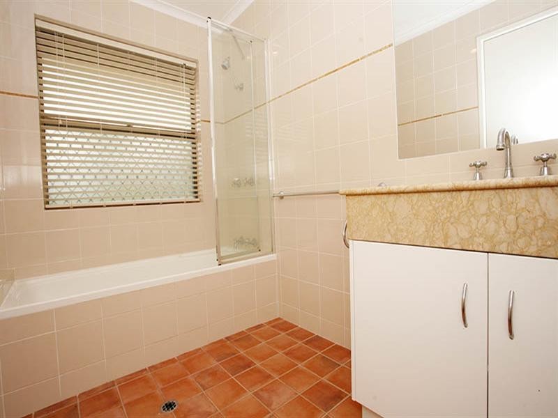 2 Chisholm Court, Mount Ommaney QLD 4074