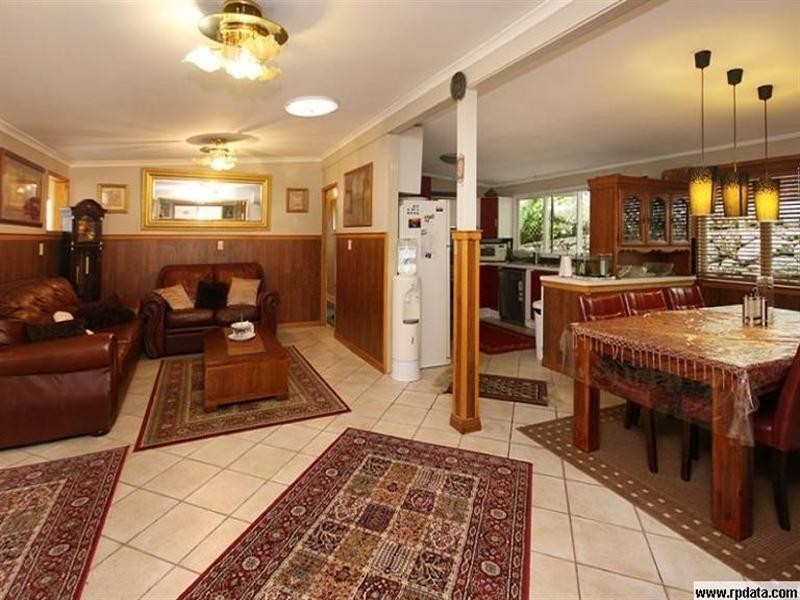 36 Cedarleigh Road, Kenmore QLD 4069