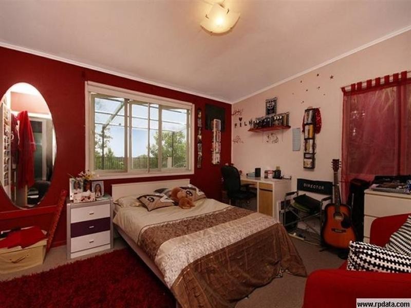 36 Cedarleigh Road, Kenmore QLD 4069