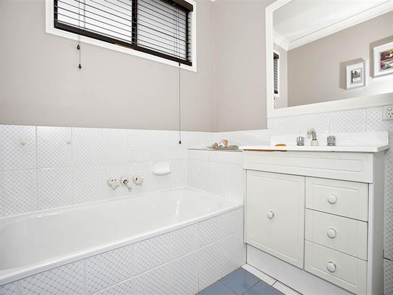 75 Glen Ross Road, Sinnamon Park QLD 4073