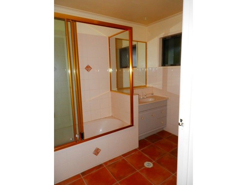 2 Lugano Street, Riverhills QLD 4074