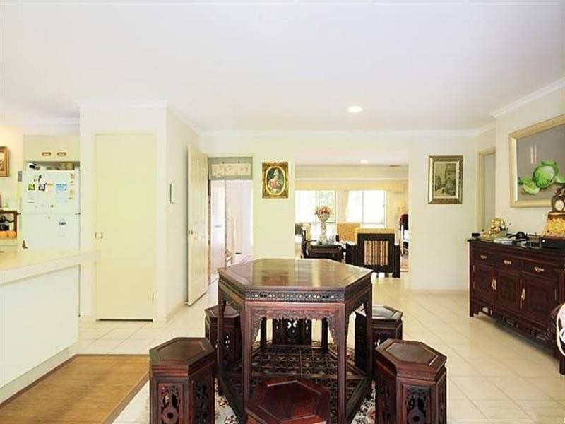 5 Bondel Place, Mount Ommaney QLD 4074