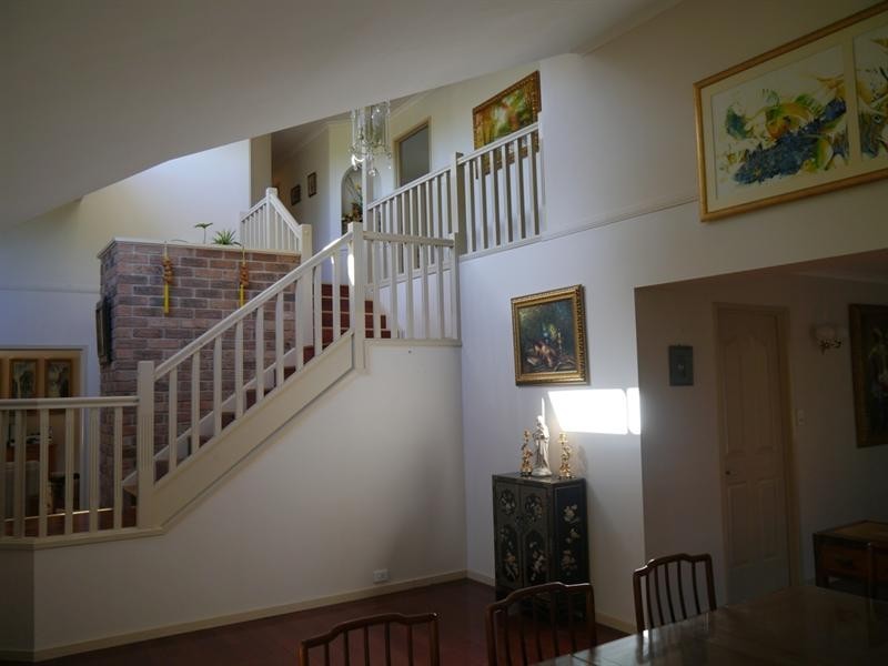 5 Bondel Place, Mount Ommaney QLD 4074