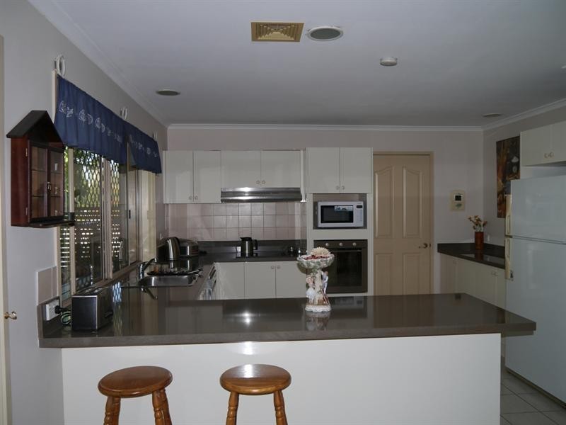 5 Bondel Place, Mount Ommaney QLD 4074