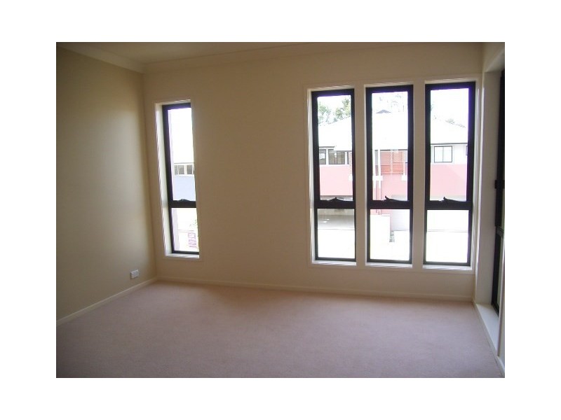 Mount Ommaney QLD 4074