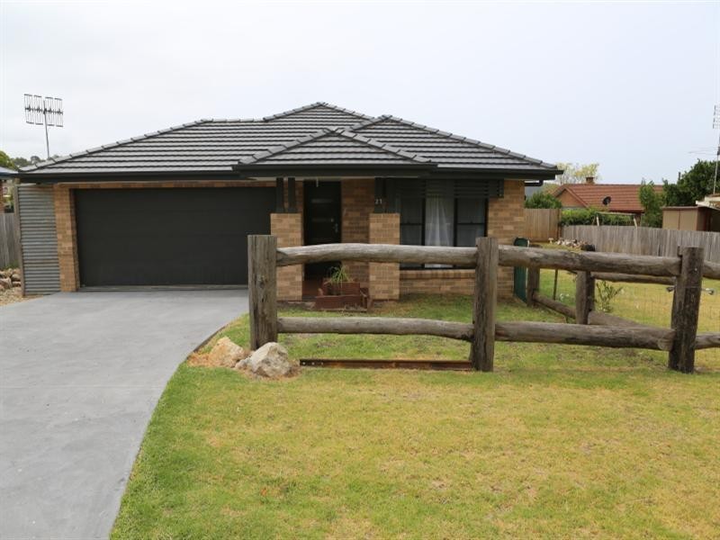 21 Binalong Street, Dalmeny NSW 2546