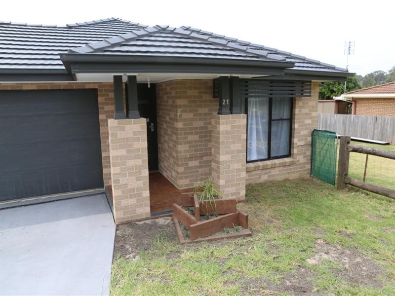 21 Binalong Street, Dalmeny NSW 2546