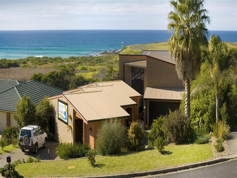 8 Warbler Crescent, North Narooma NSW 2546