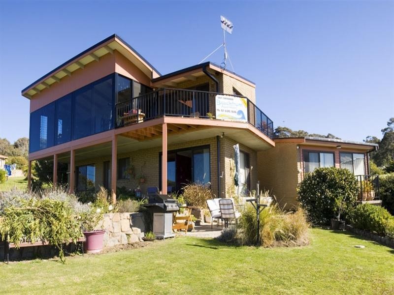 8 Warbler Crescent, North Narooma NSW 2546