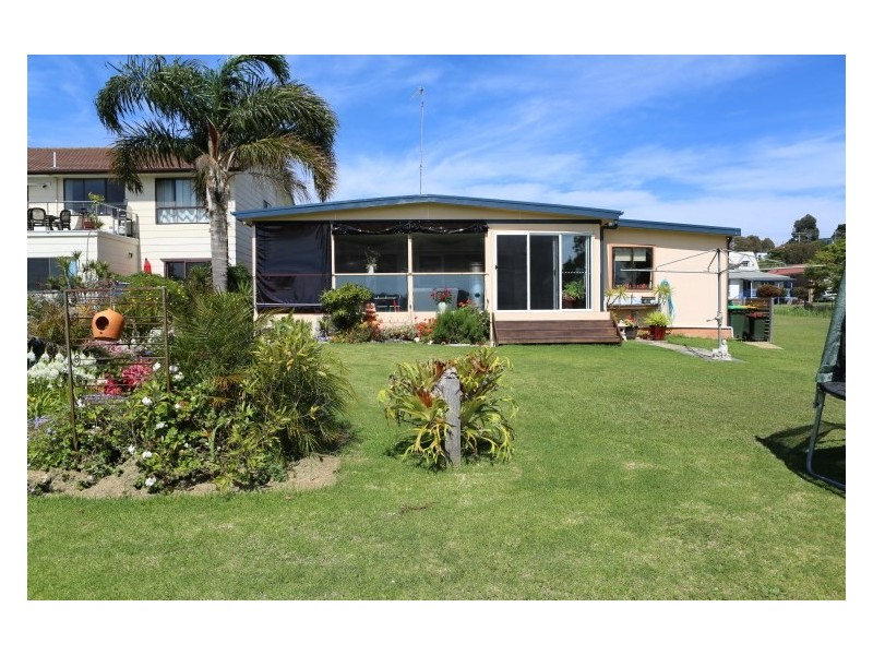 37 Myuna Street, Dalmeny NSW 2546