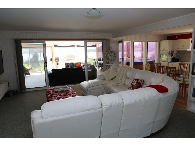 37 Myuna Street, Dalmeny NSW 2546