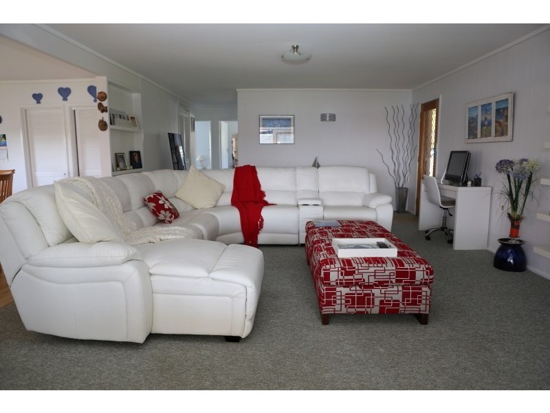 37 Myuna Street, Dalmeny NSW 2546