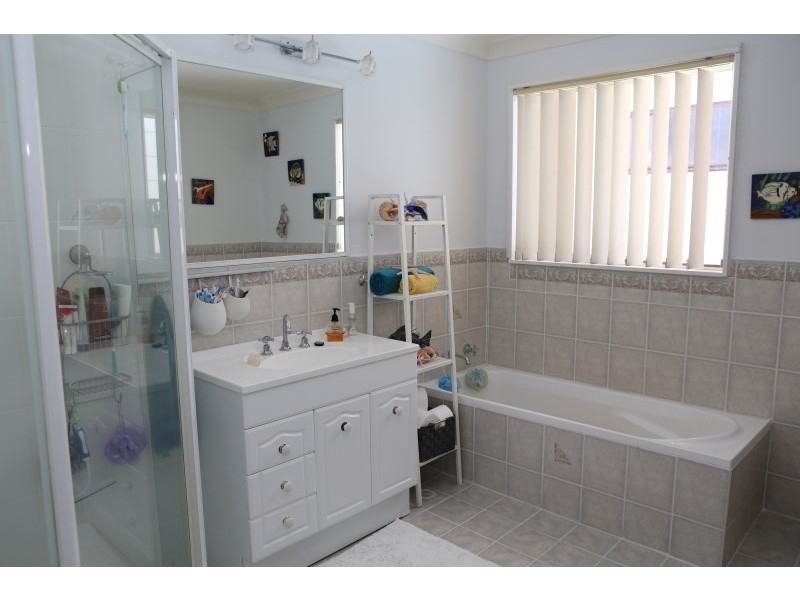 37 Myuna Street, Dalmeny NSW 2546