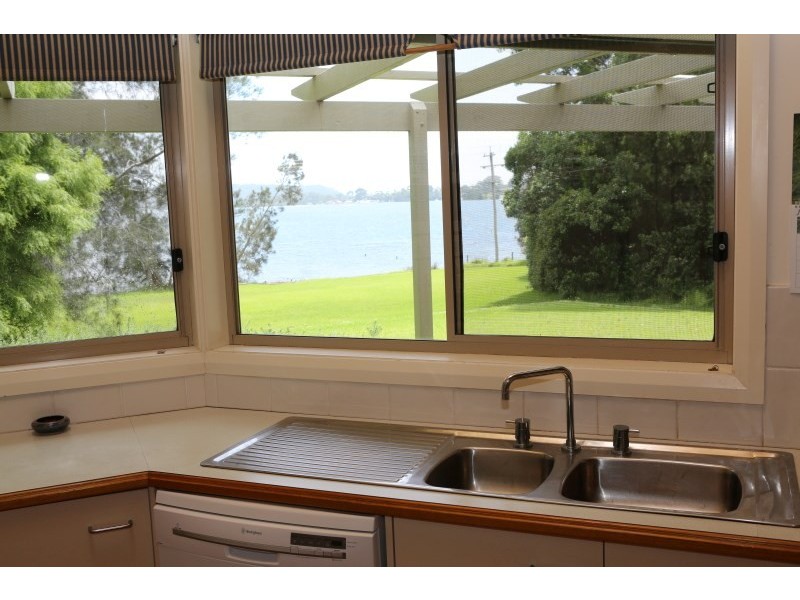 80 Old Highway, Narooma NSW 2546