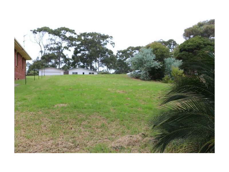 9 Woods Place, North Narooma NSW 2546