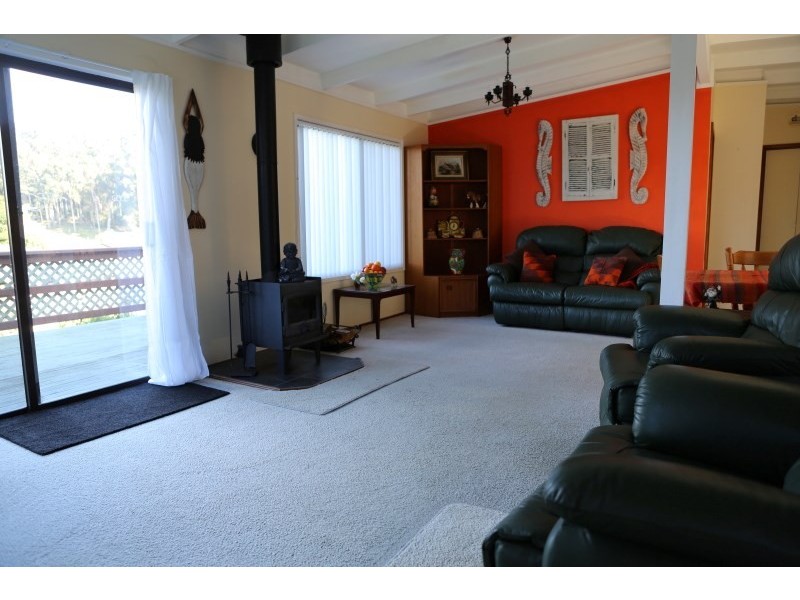 33 Fishermans Crescent, North Narooma NSW 2546
