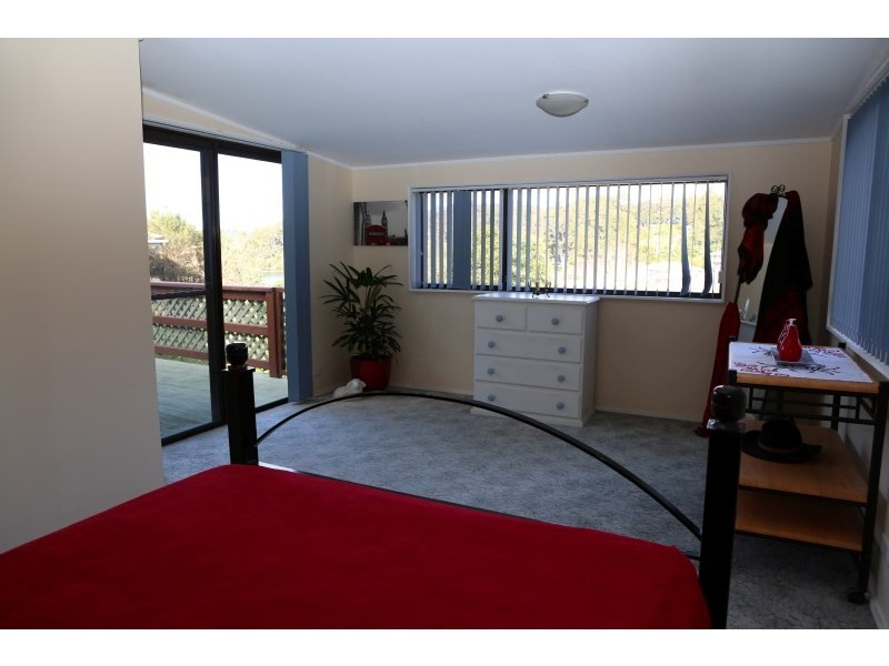 33 Fishermans Crescent, North Narooma NSW 2546