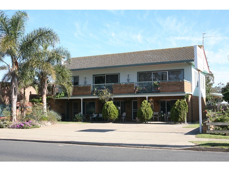 76 Princes Highway, Narooma NSW 2546