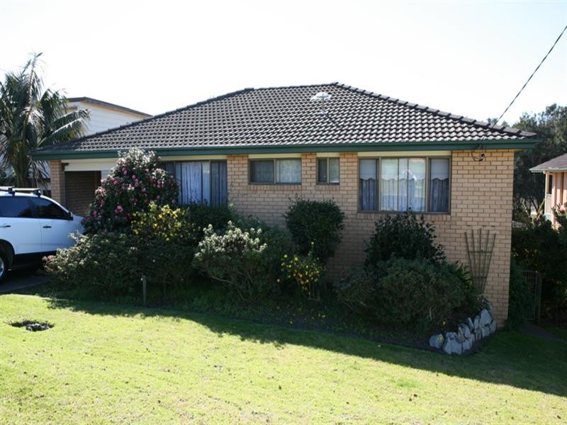 13 Lakeside Drive, Kianga NSW 2546