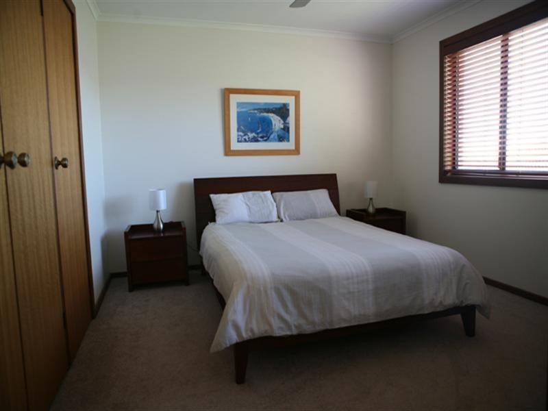 8 Woods Place, North Narooma NSW 2546