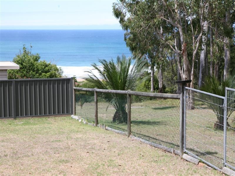 8 Woods Place, North Narooma NSW 2546