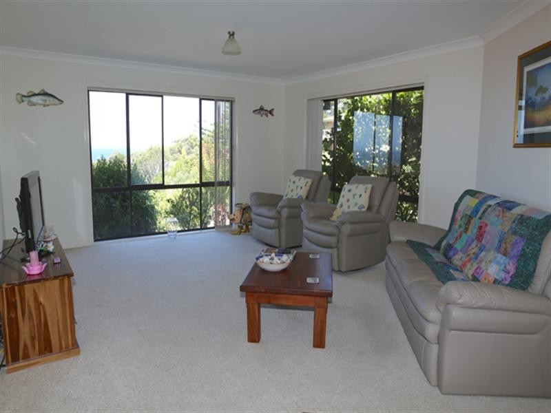 19 Warbler Crescent, North Narooma NSW 2546