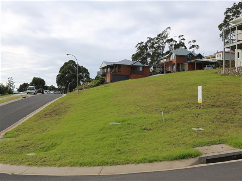 55 Warbler Crescent, North Narooma NSW 2546