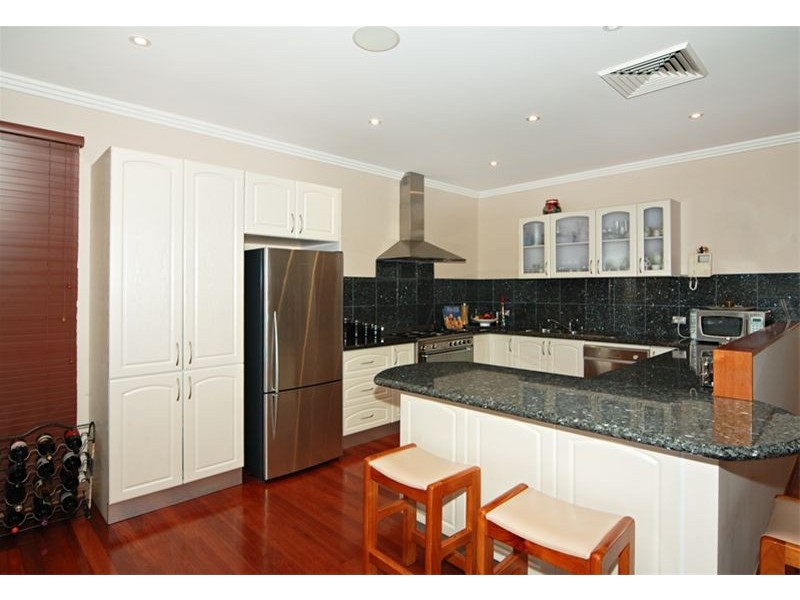 125 Little Lake Crescent, Warilla NSW 2528