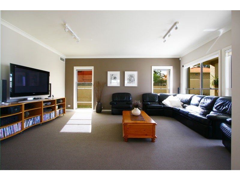 16 Wollongong Street, Shellharbour NSW 2529