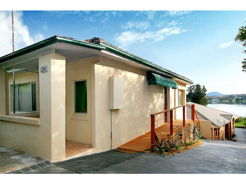 124 Lakeview Parade, Primbee NSW 2502
