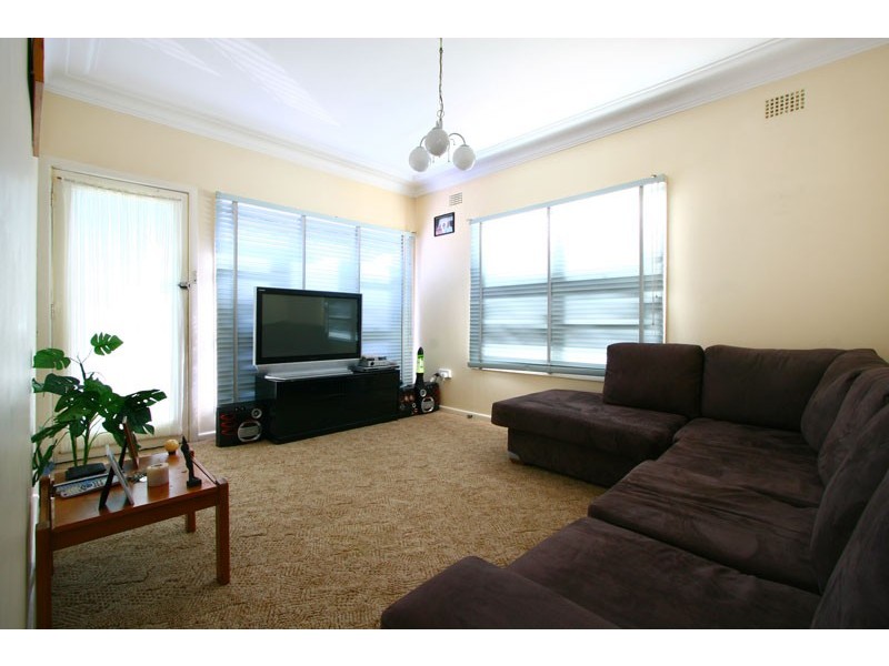 9 Edward Street, Barrack Heights NSW 2528