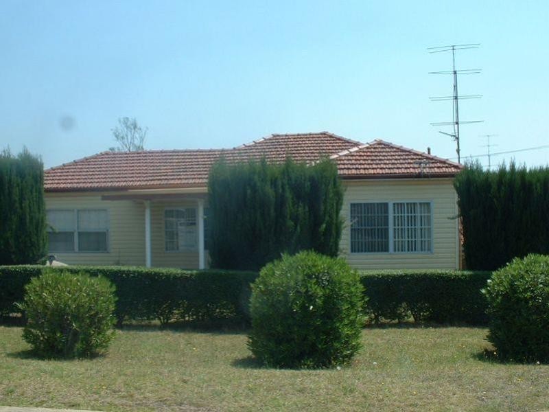 8 Trevor Avenue, Lake Heights NSW 2502